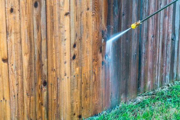 Fence Washing in Yorba Linda