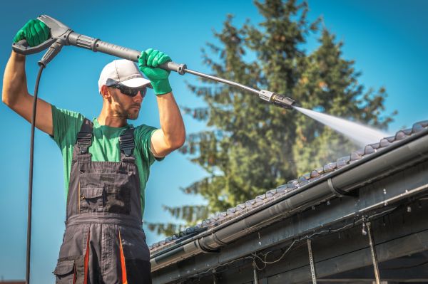 Gutter Washing in Yorba Linda