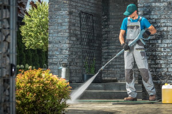 Outside House Cleaning in Yorba Linda