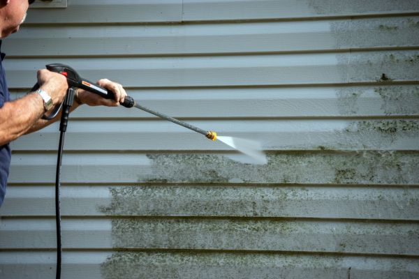 Vinyl Siding Power Washing in Yorba Linda