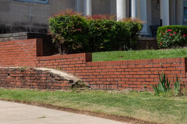 Retaining Wall Cleaning in Yorba Linda