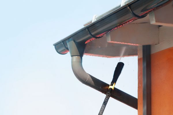 Eaves Power Washing in Yorba Linda